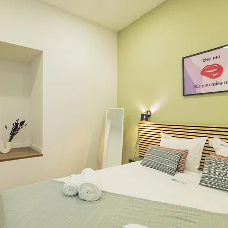 Island Bliss 蓬塔德尔加达