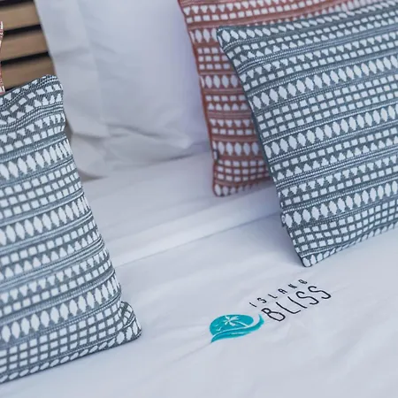 Island Bliss * 蓬塔德尔加达