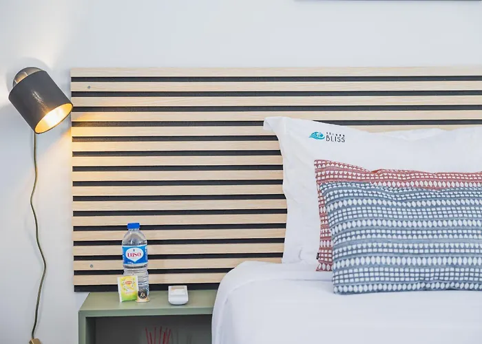 Island Bliss Hostel *