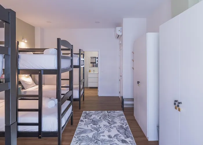 Island Bliss Hostel Πόντα Ντελγκάντα