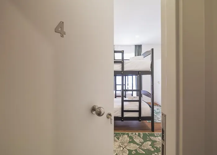 Island Bliss Hostel Πόντα Ντελγκάντα